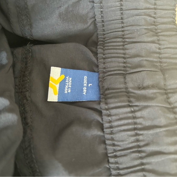 Athletic shorts - Picture 1 of 2